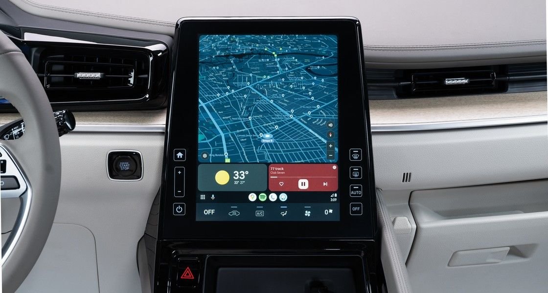 Hyundai CUSTIN, Алдыңғы және артқы жолаушыларға арналған сымсыз зарядтау құрылғылары.